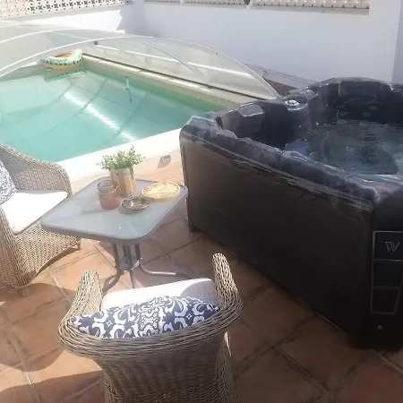 Espacio Con Piscina, Spa, Barbacoa